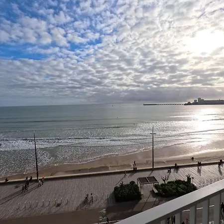 Bel Face A L'ocean Front De *